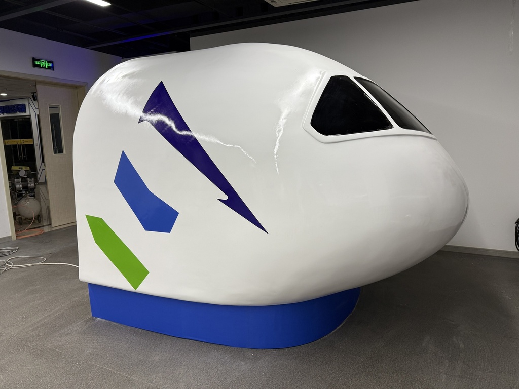 模拟飞行驾驶舱