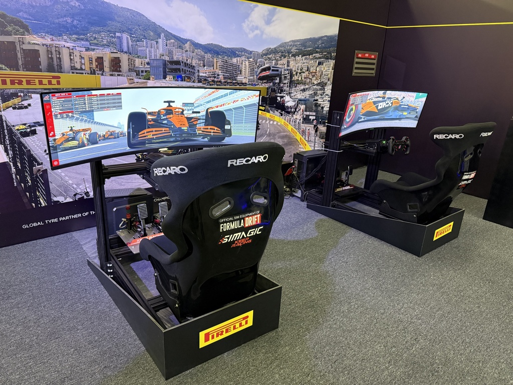 带鱼屏高端赛车模拟器